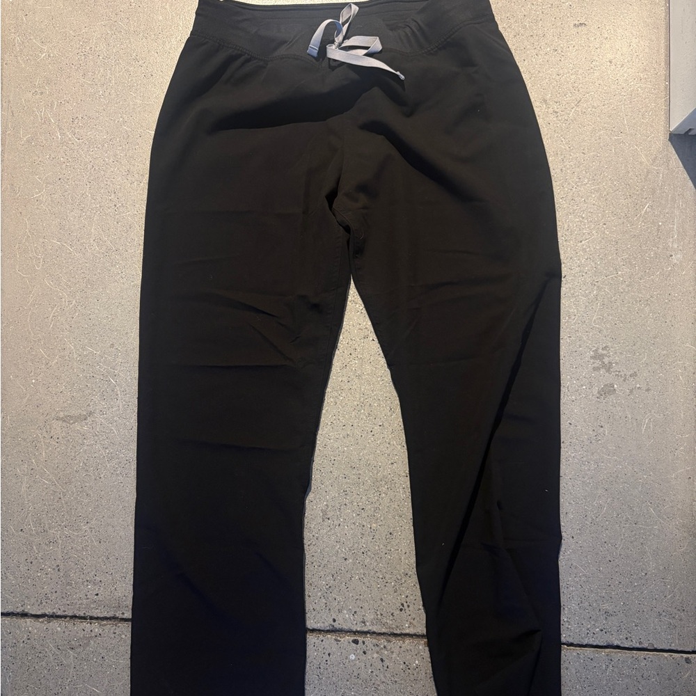 Figs women’s black straight leg scrub pant